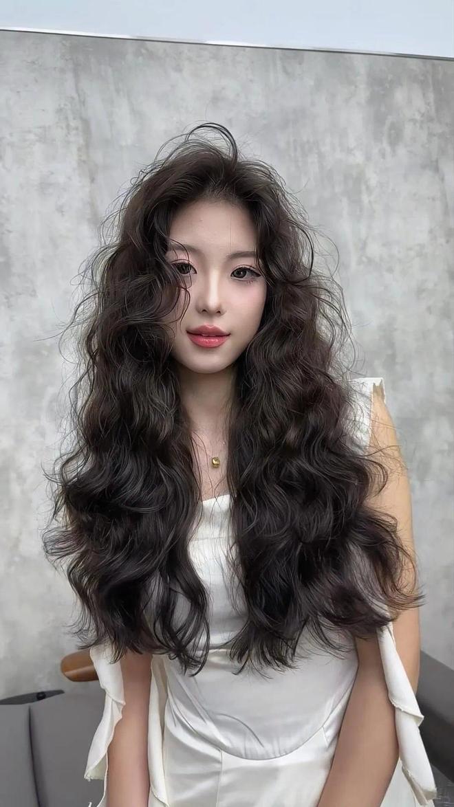 K8凯发天生赢家别再误解卷发！这几款造型