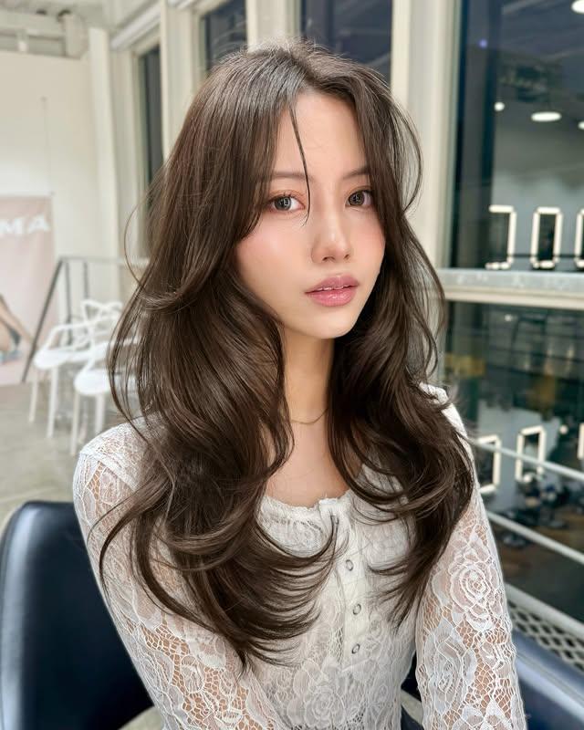 凯发国际官网别再乱留长发！这波韩式层次长发才是脸型与氛围感的